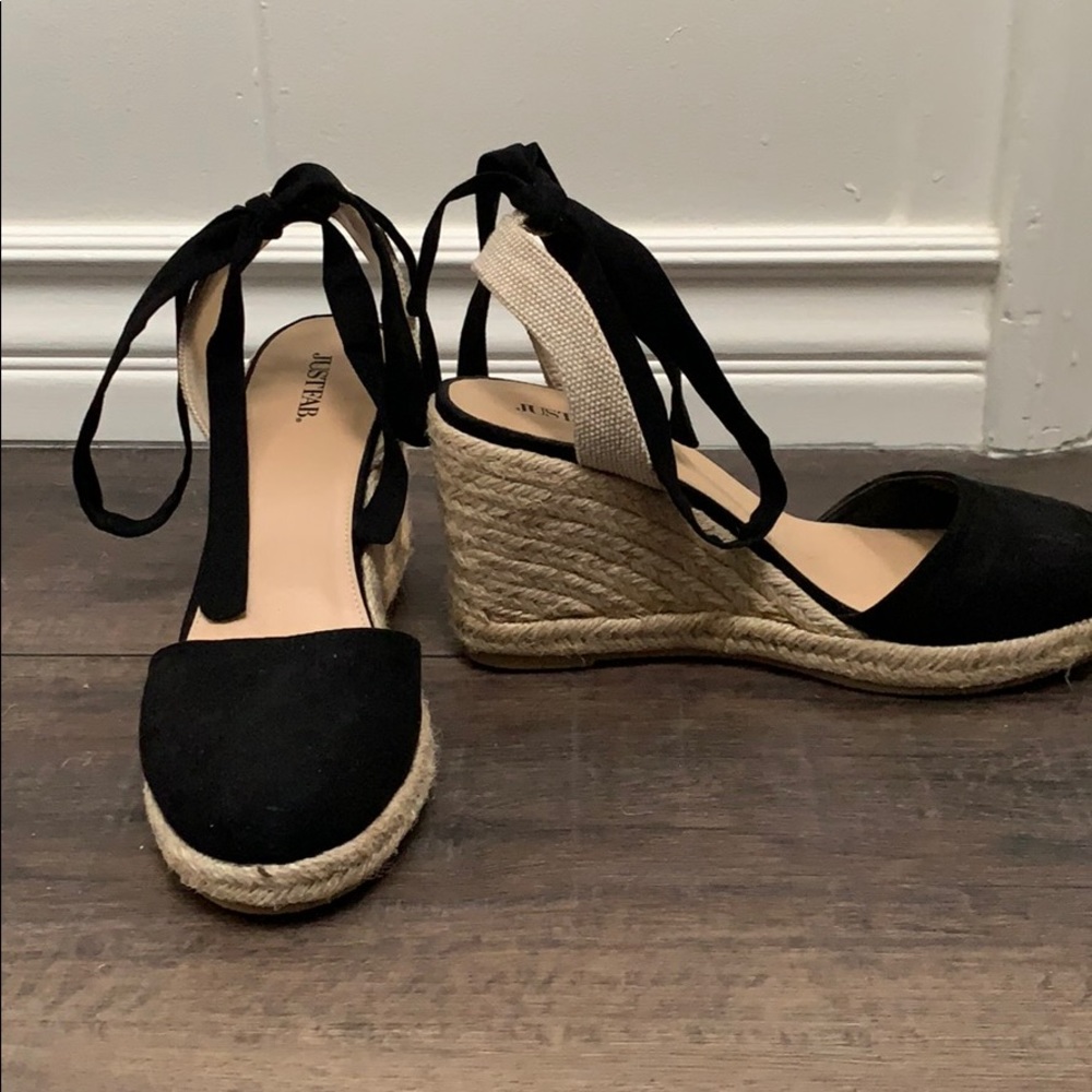 Black wedge